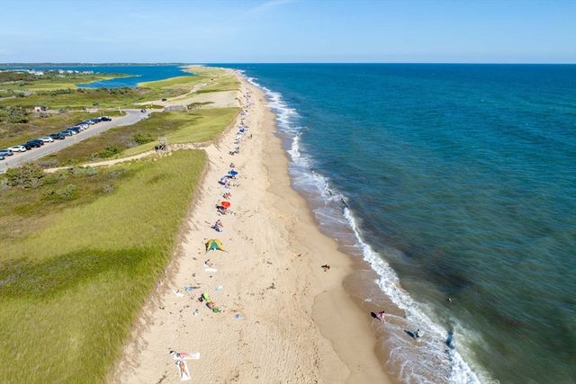 114 Meetinghouse Way, Edgartown, MA 02557