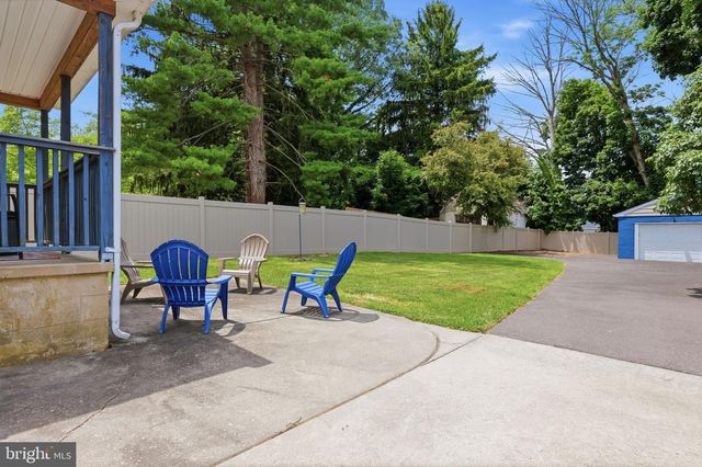 126 W MAPLE AVE, Morrisville, PA 19067