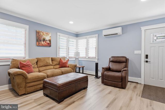 126 W MAPLE AVE, Morrisville, PA 19067