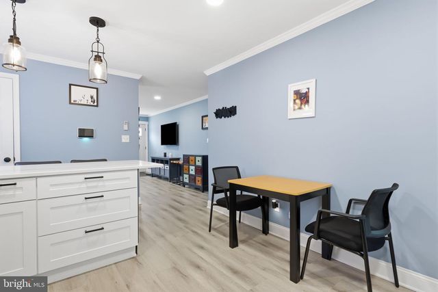 126 W MAPLE AVE, Morrisville, PA 19067