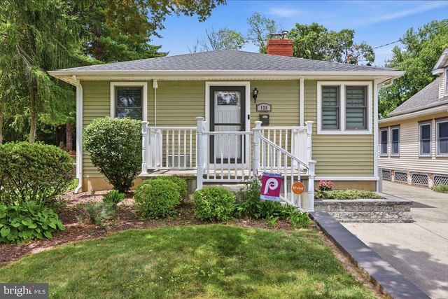 126 W MAPLE AVE, Morrisville, PA 19067