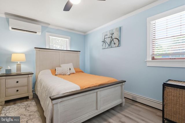 126 W MAPLE AVE, Morrisville, PA 19067
