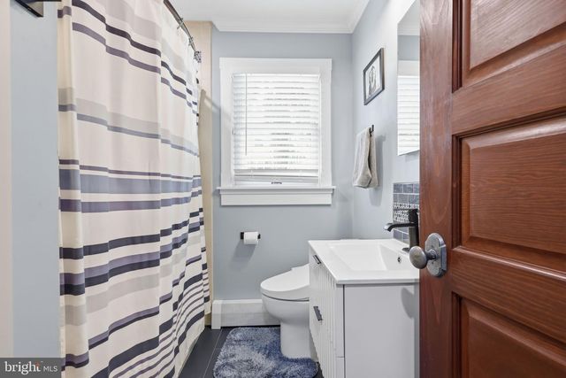 126 W MAPLE AVE, Morrisville, PA 19067