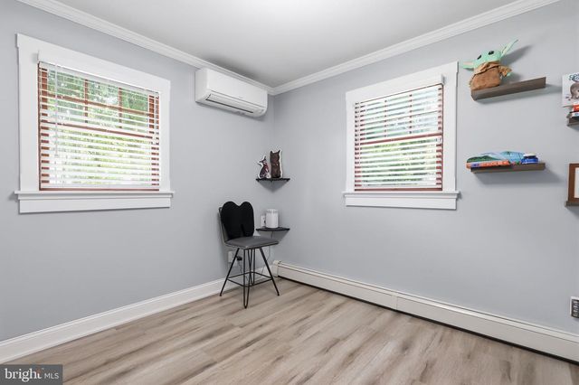 126 W MAPLE AVE, Morrisville, PA 19067