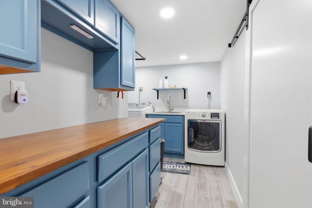126 W MAPLE AVE, Morrisville, PA 19067