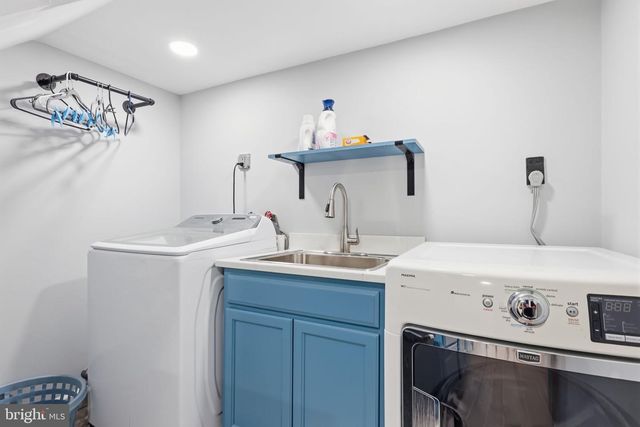 126 W MAPLE AVE, Morrisville, PA 19067