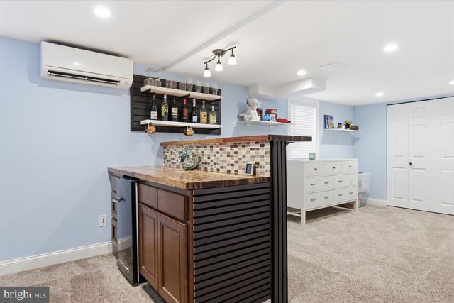 126 W MAPLE AVE, Morrisville, PA 19067