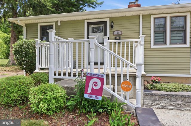 126 W MAPLE AVE, Morrisville, PA 19067