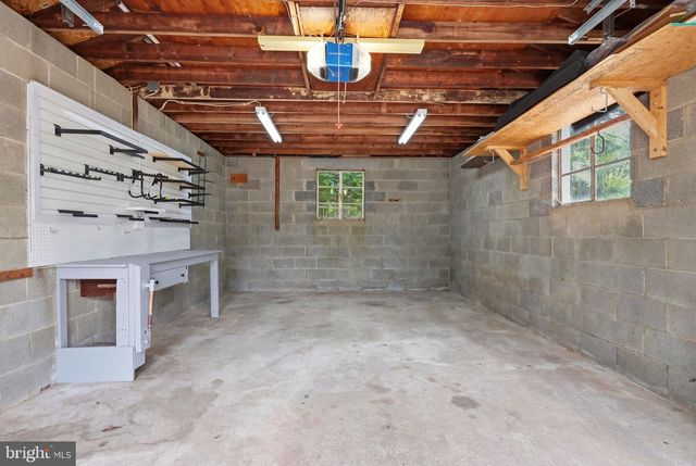 126 W MAPLE AVE, Morrisville, PA 19067