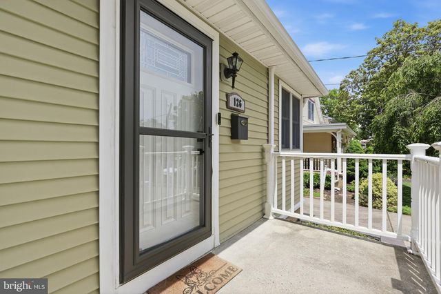 126 W MAPLE AVE, Morrisville, PA 19067