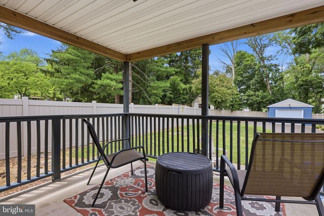 126 W MAPLE AVE, Morrisville, PA 19067
