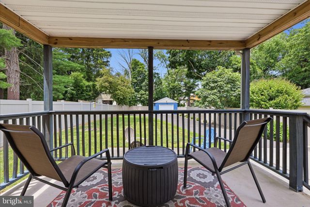 126 W MAPLE AVE, Morrisville, PA 19067