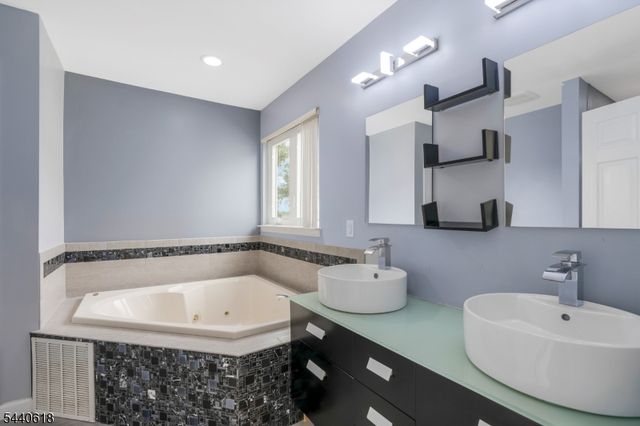 450 Vanderveer Rd, Bridgewater Twp., NJ 08807