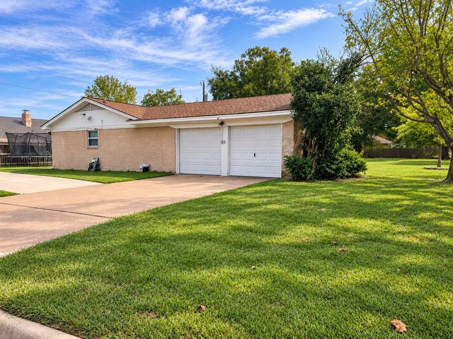 3001 S Murco Drive, Mineral Wells, TX 76067