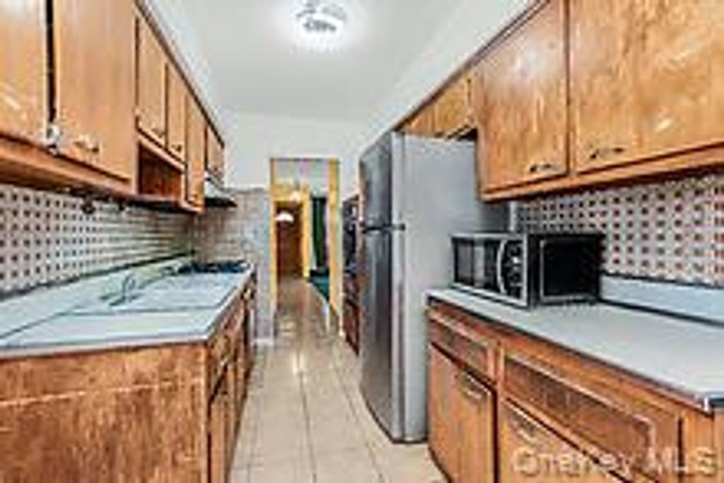 2937 Laconia Avenue, Bronx, NY 10469 — photo 2