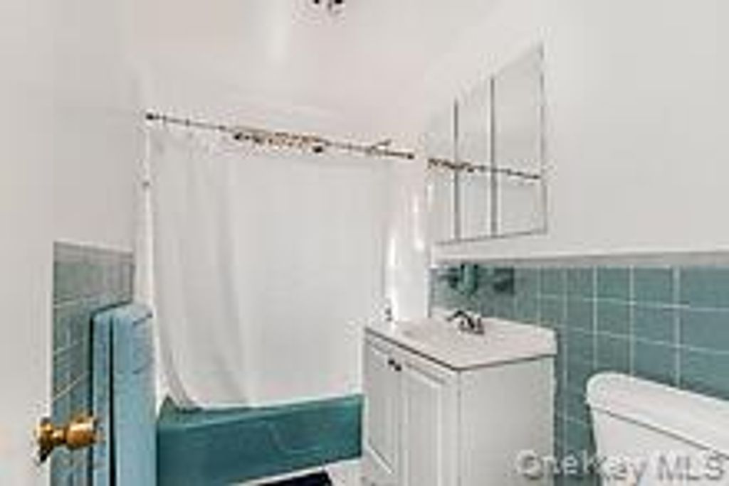 2937 Laconia Avenue, Bronx, NY 10469 — photo 5
