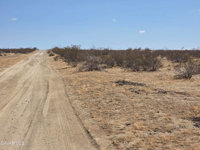 E Vic E Ave B8 215 Ste, High Vista, CA 93535