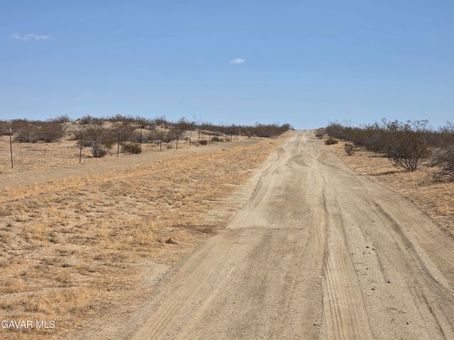 E Vic E Ave B8 215 Ste, High Vista, CA 93535