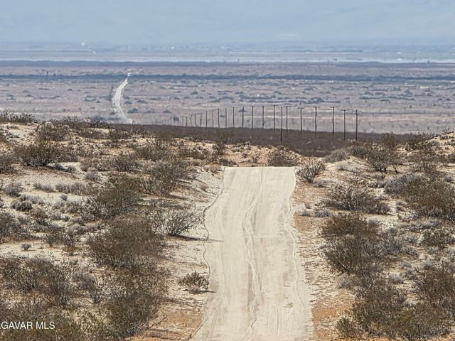 E Vic E Ave B8 215 Ste, High Vista, CA 93535