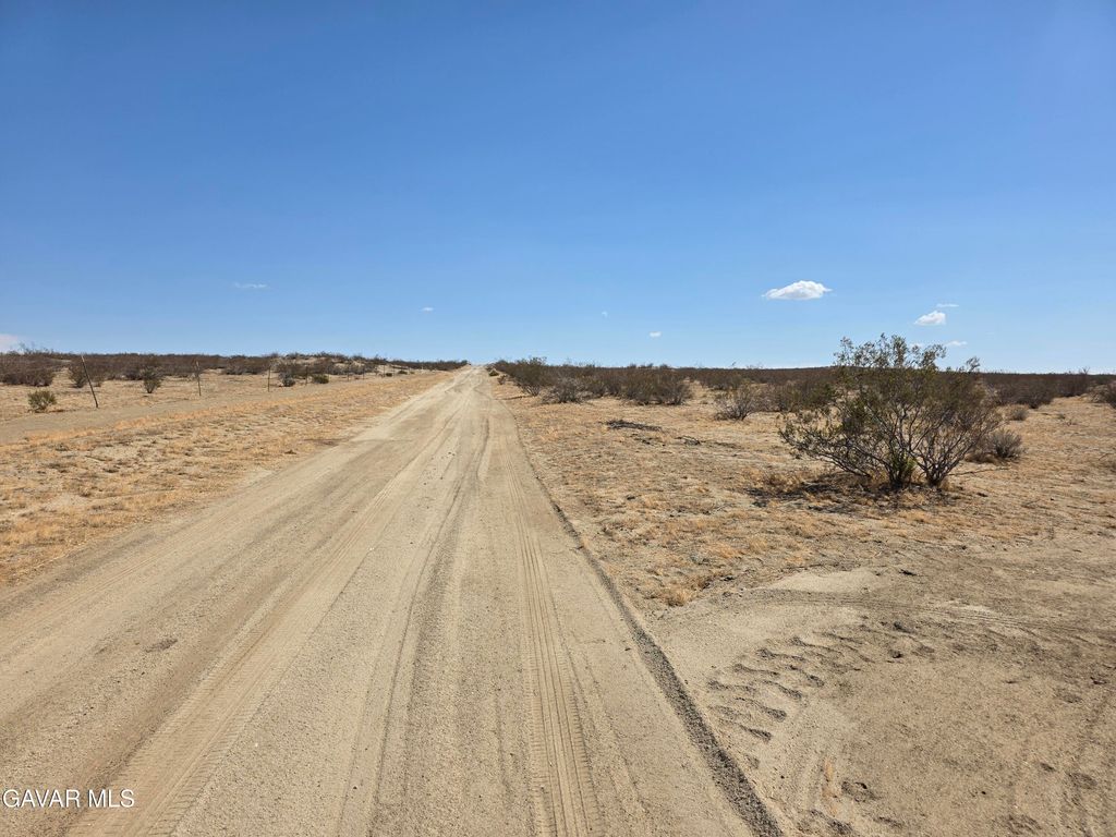 E Vic E Ave B8 215 Ste, High Vista, CA 93535