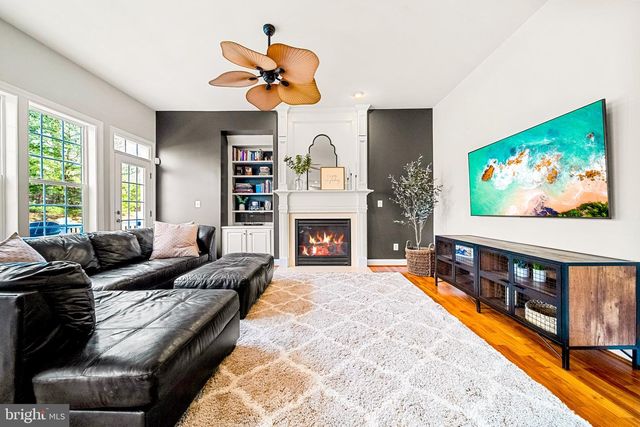 43837 RIVERPOINT DR, Leesburg, VA 20176