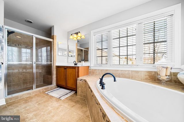 43837 RIVERPOINT DR, Leesburg, VA 20176