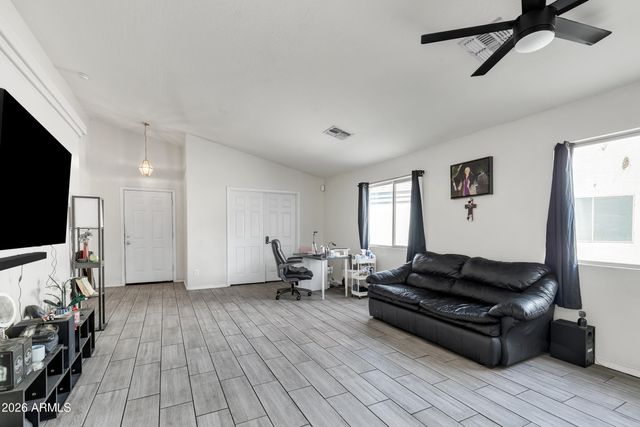 3233 W HUNTINGTON Drive, Phoenix, AZ 85041
