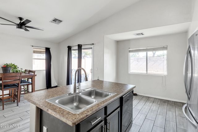 3233 W HUNTINGTON Drive, Phoenix, AZ 85041