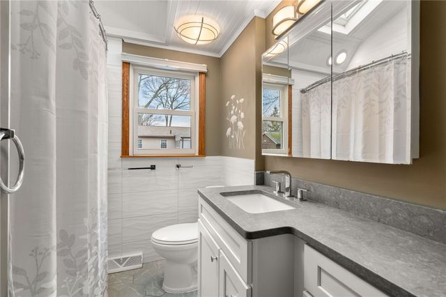 109 hawksley Avenue, Warwick, RI 02889