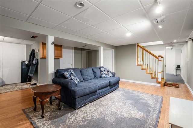 109 hawksley Avenue, Warwick, RI 02889