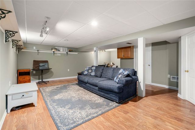 109 hawksley Avenue, Warwick, RI 02889