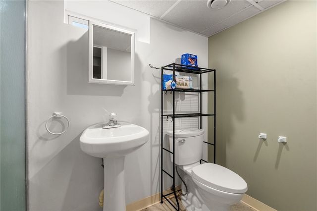 109 hawksley Avenue, Warwick, RI 02889