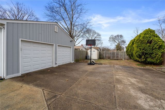 109 hawksley Avenue, Warwick, RI 02889