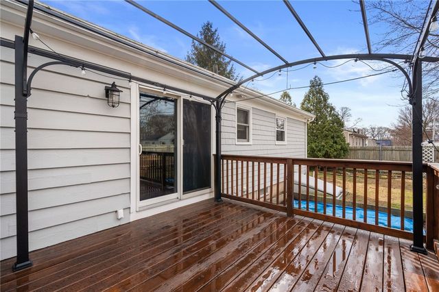 109 hawksley Avenue, Warwick, RI 02889