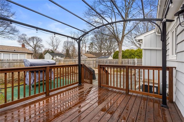 109 hawksley Avenue, Warwick, RI 02889