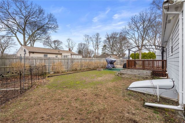 109 hawksley Avenue, Warwick, RI 02889