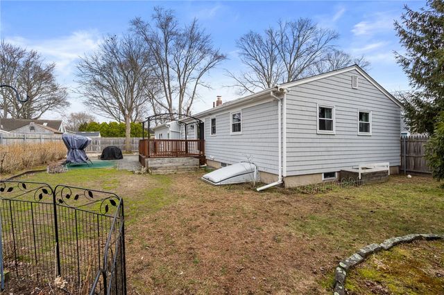 109 hawksley Avenue, Warwick, RI 02889