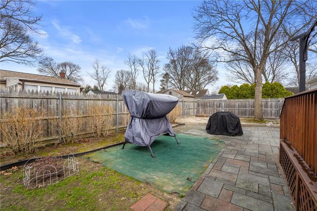 109 hawksley Avenue, Warwick, RI 02889