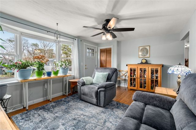 109 hawksley Avenue, Warwick, RI 02889