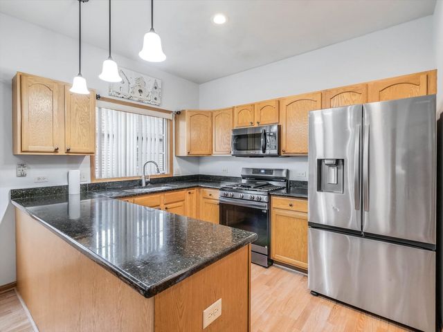 1321 Dancing Bear Lane, Elgin, IL 60120
