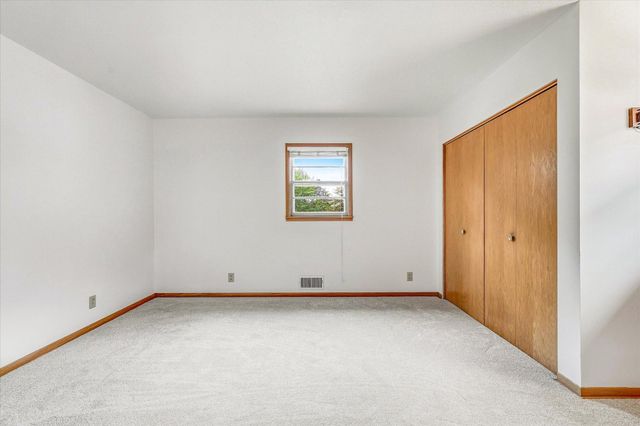 430 11th Avenue NW, New Brighton, MN 55112