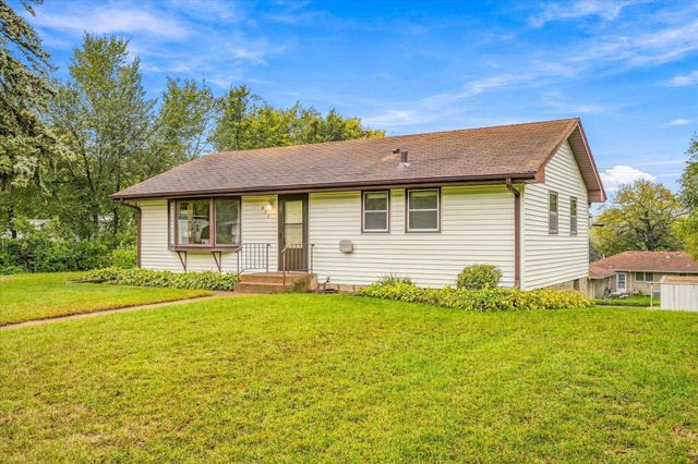 430 11th Avenue NW, New Brighton, MN 55112