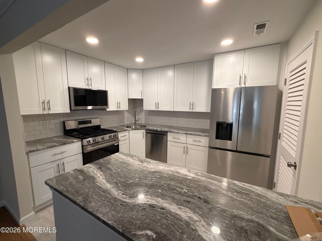 709 Zlotkin Circle 6, Freehold, NJ 07728
