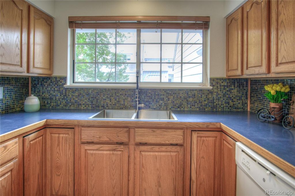 Image 11 of property listing at 10385 Red Mountain, Littleton, CO 80127
