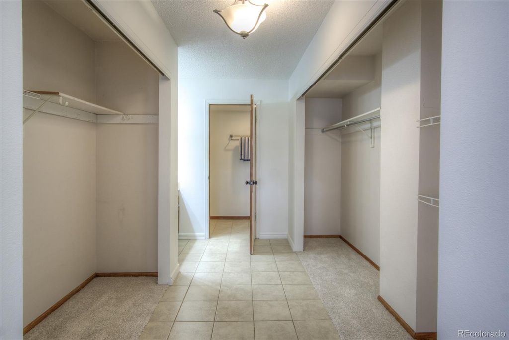 Image 16 of property listing at 10385 Red Mountain, Littleton, CO 80127