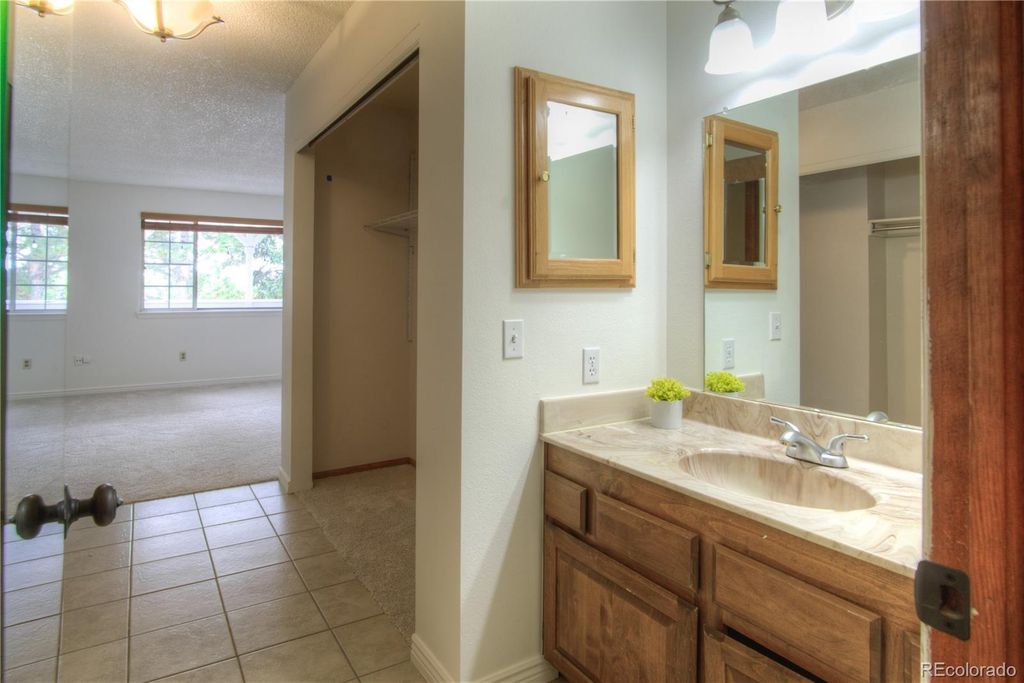 Image 17 of property listing at 10385 Red Mountain, Littleton, CO 80127