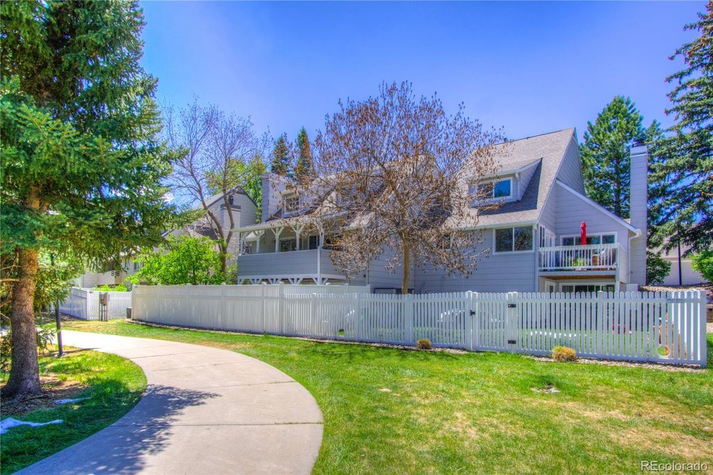 Image 3 of property listing at 10385 Red Mountain, Littleton, CO 80127