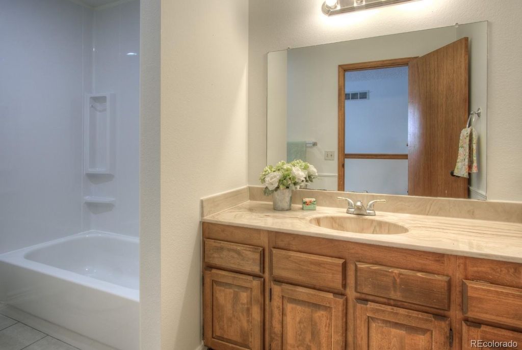 Image 27 of property listing at 10385 Red Mountain, Littleton, CO 80127