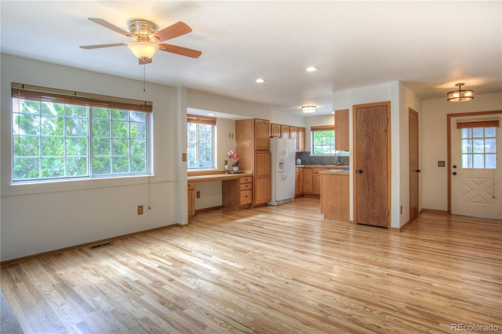 Image 7 of property listing at 10385 Red Mountain, Littleton, CO 80127