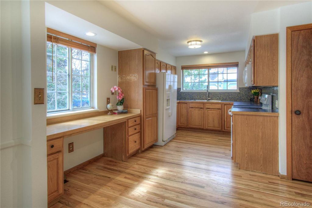 Image 8 of property listing at 10385 Red Mountain, Littleton, CO 80127